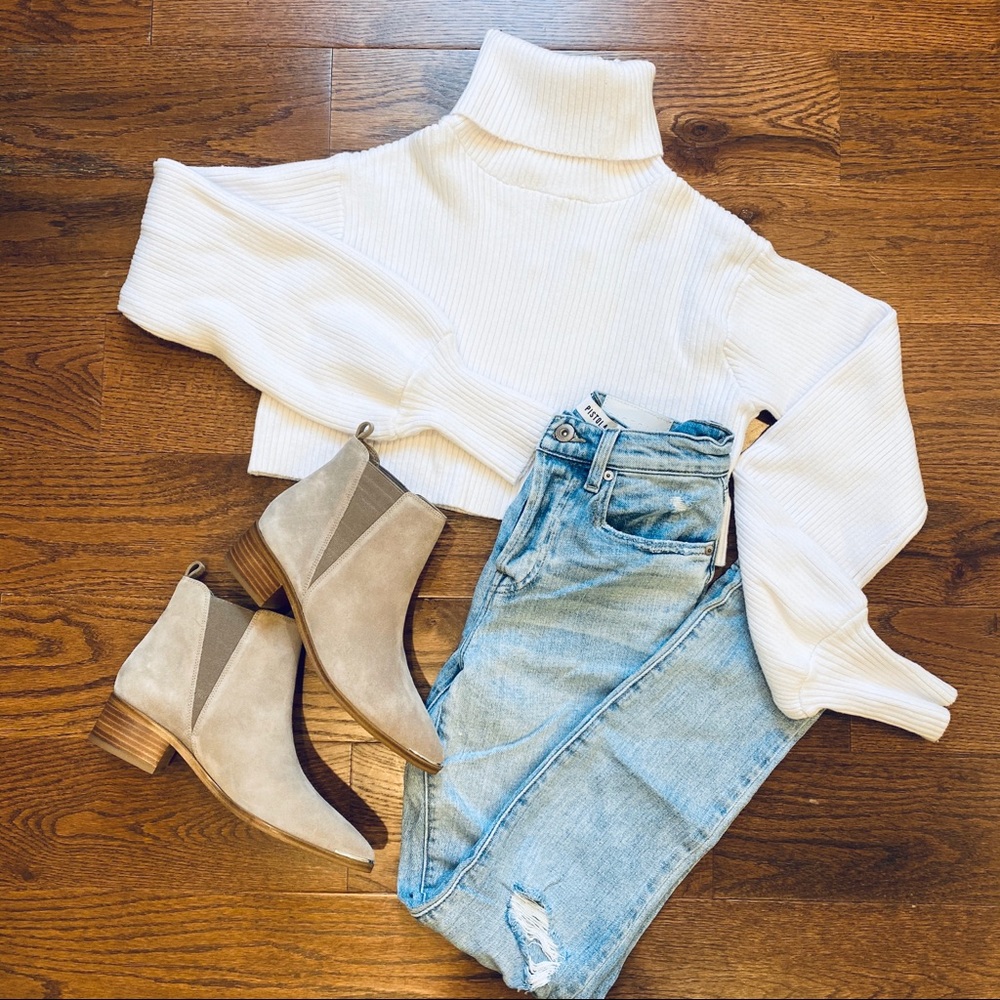 Olivaceous Cropped Turtleneck Sweater